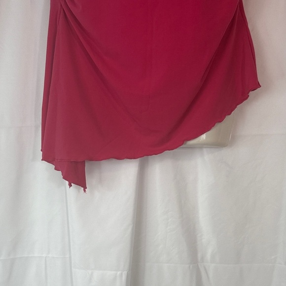 Chic Sleeveless Top with Floral Detail - Picture 5 of 9